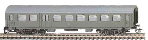 4-axle rebuild coach Dbghswe with railroad stuff compartment<br /><a href='images/pictures/Tillig/13603.jpg' target='_blank'>Full size image</a>